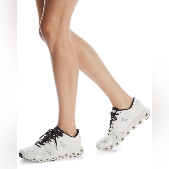 On Running Shoes On Cloud X Low Top Running Sneakers Sz 95 Womens